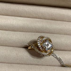 Elegant White Zircon Ring
